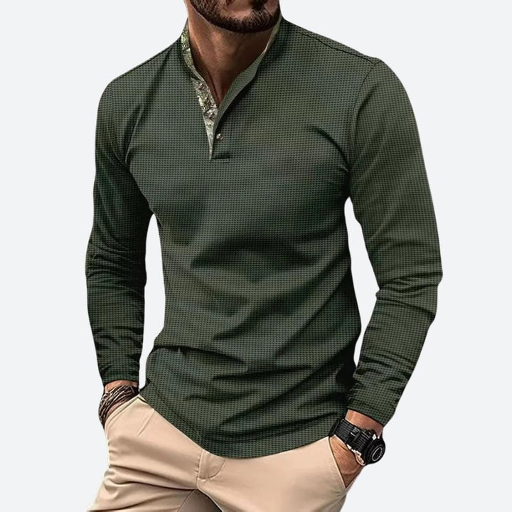 Camisa de hombre semi entallada de manga larga, ideal para un estilo casual o elegante. Moda masculina moderna.