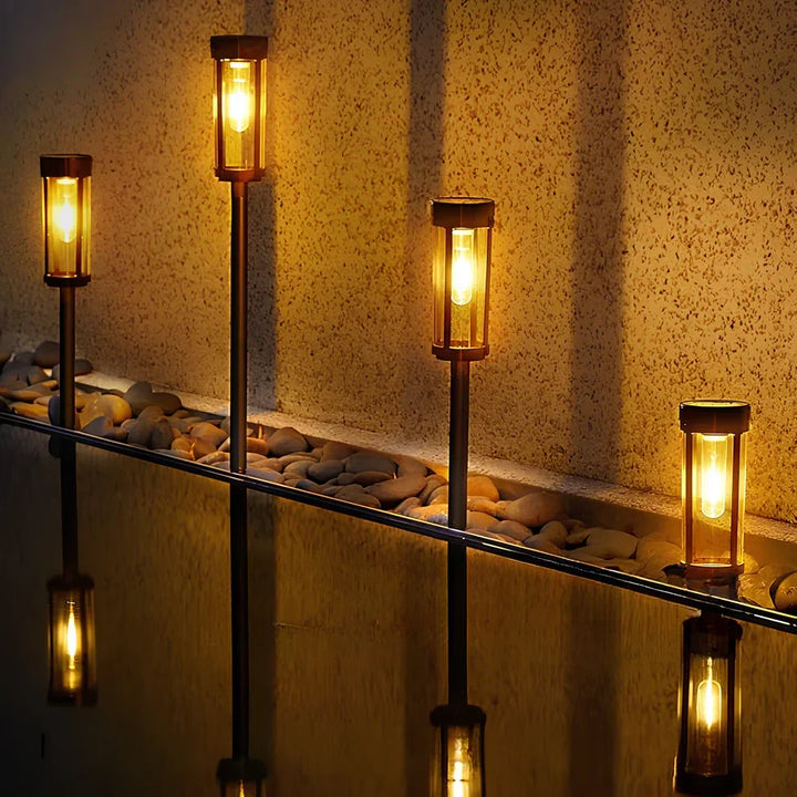 Lámpara solar de jardín con tecnología LED, proporciona iluminación exterior duradera para balcón y vía.