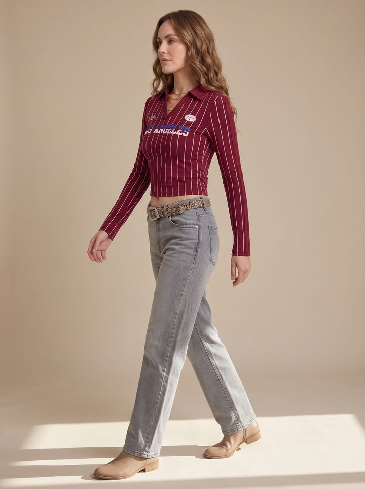 Top corto de rayas burdeos y blanco, cuello polo, manga larga, estilo urbano para mujer.