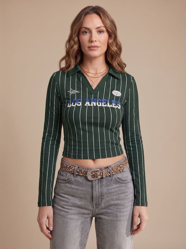 Top de rayas manga larga para mujer, cuello polo, estilo urbano, disponible en burdeos.