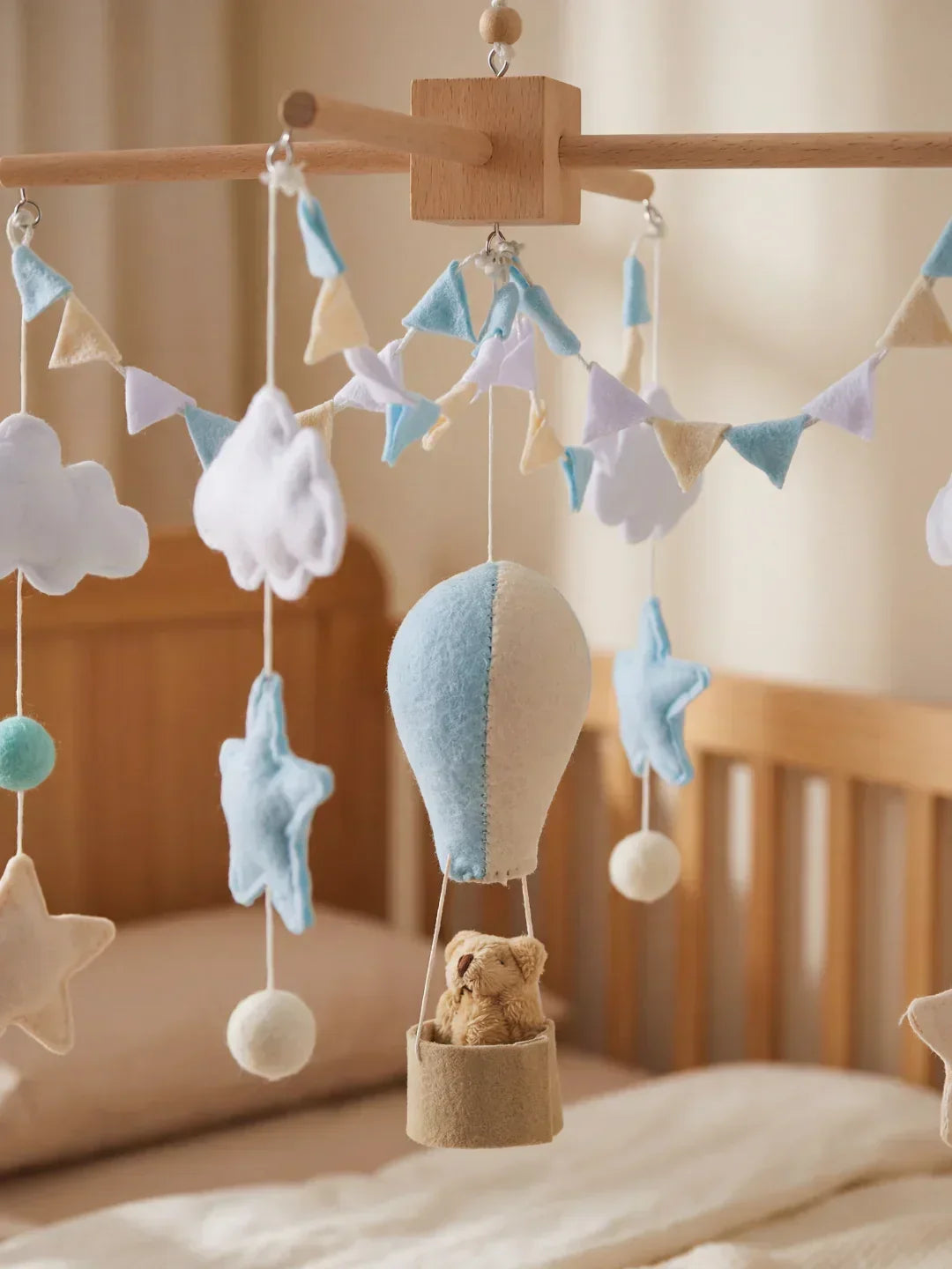 Móvil de cuna de madera, estimulación temprana para bebés.