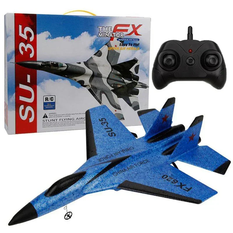 Maniobras dinámicas del caza SU-35 radiocontrolado. Avión RC para acrobacias y diversión al aire libre.