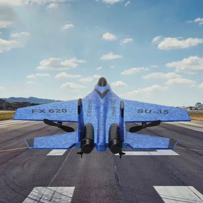 Detalle del fuselaje del avión RC SU-35. Construcción EPP resistente para vuelos duraderos.