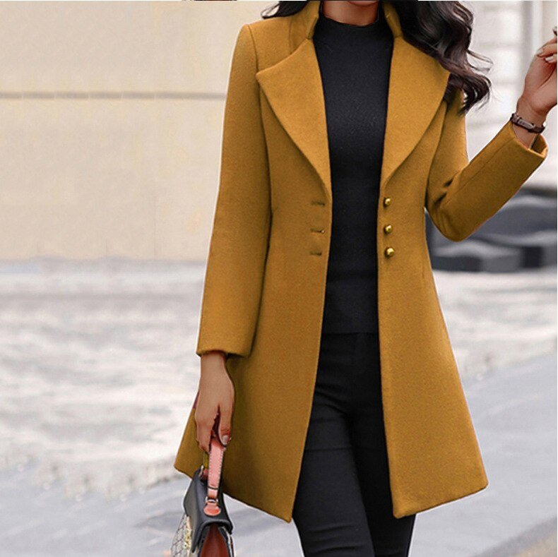 Abrigo de mujer con botones, diseño clásico y elegante. Ideal para ropa formal, invierno y entretiempo. Moda.