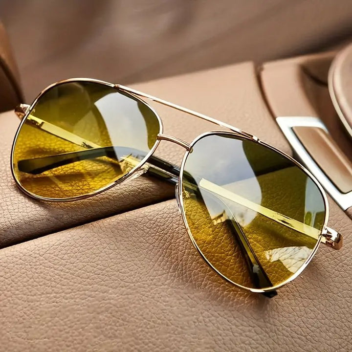 Gafas de sol aviador retro unisex con lentes degradados UV400 para protección solar de estilo vintage.