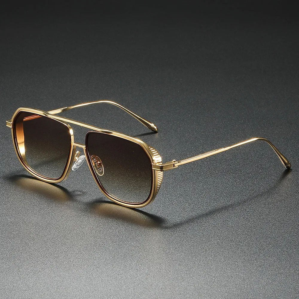 Accesorios de moda: gafas de sol aviador unisex con lentes degradados rosas y montura metálica. Estilo chic para verano.