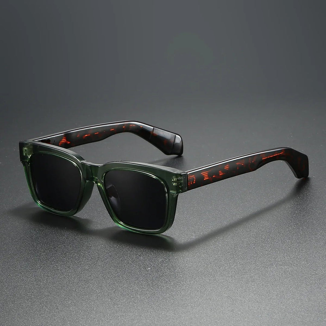 Gafas de sol retro cuadradas unisex con montura gruesa. Lentes polarizadas para protección solar.