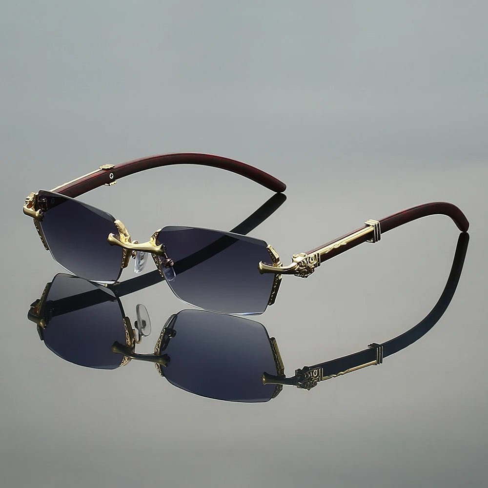 Gafas de sol ligeras unisex sin montura. Diseño moderno con varillas doradas y protección UV400.