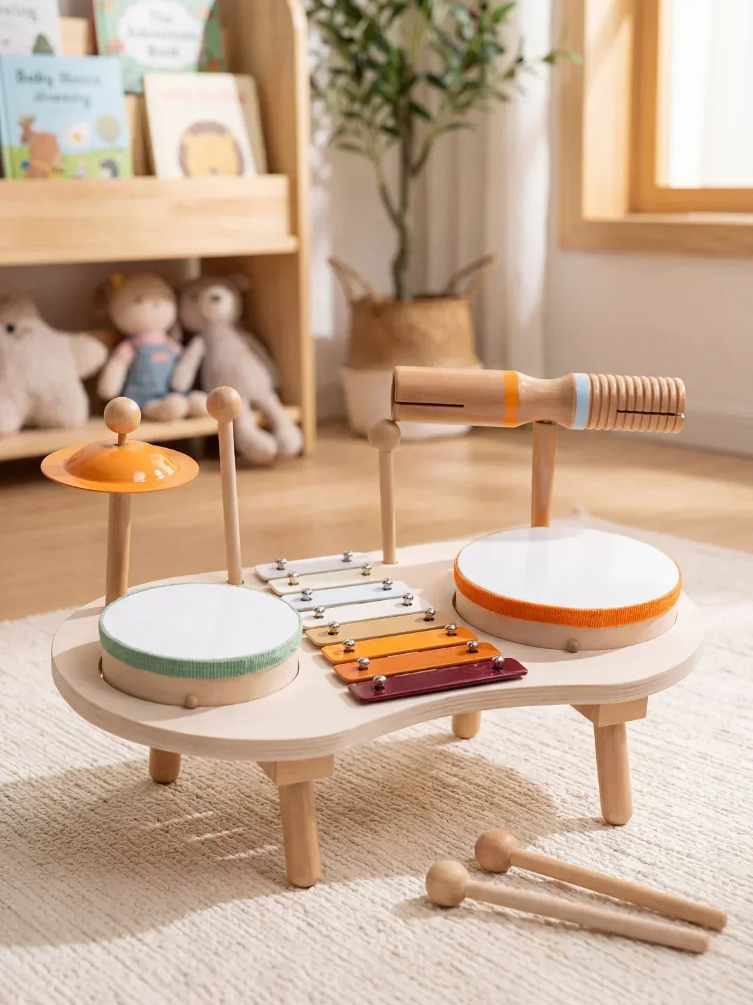 Juguete musical de madera ecológico para niños. Mesa con 5 instrumentos integrados, ideal para desarrollo del ritmo y la creatividad.