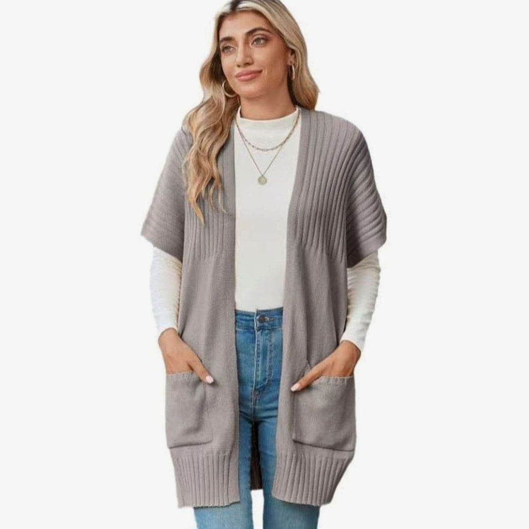 Elegante chaqueta de punto para mujer, diseño abierto, manga corta. Incluye bolsillos, ropa femenina esencial.