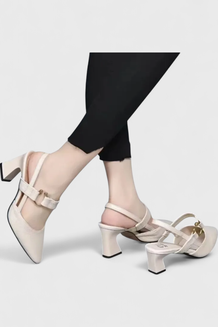 Calzado de moda femenina, tacones cómodos que combinan elegancia con confort para uso diario u ocasiones especiales.