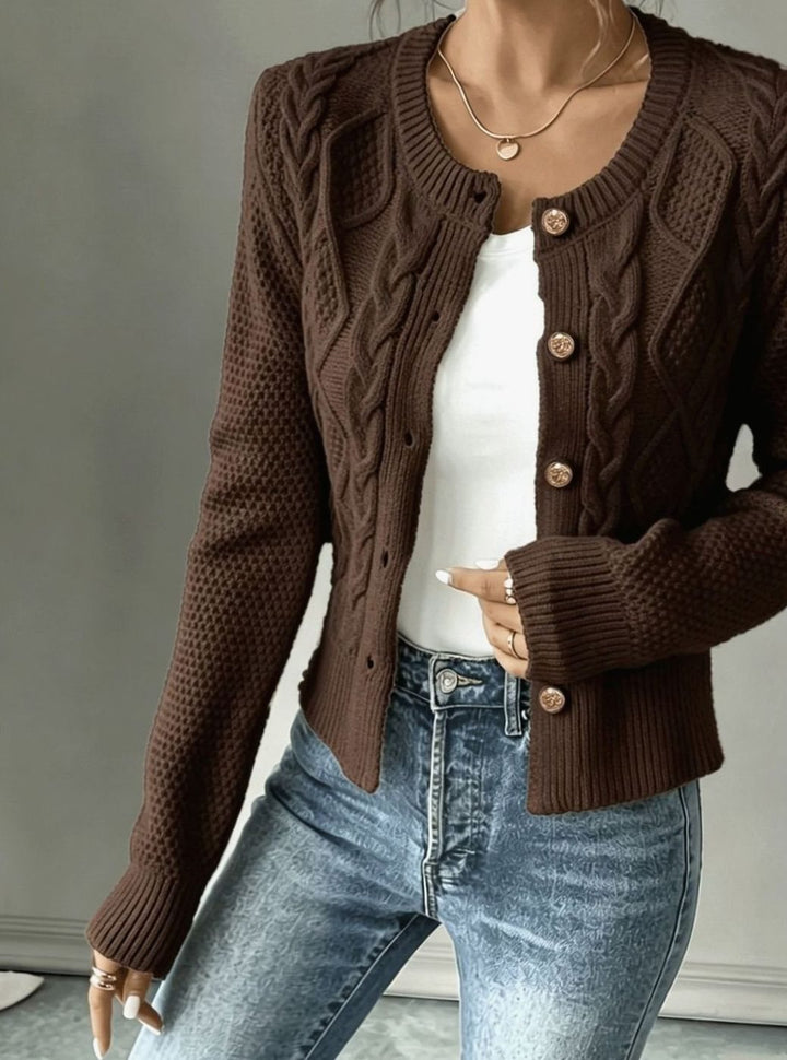 Suéter corto de punto trenzado para mujer, con botones, un must-have casual.