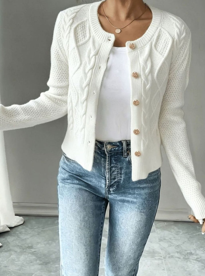 Suéter cropped mujer, punto trenzado, botones, ideal para un estilo urbano.