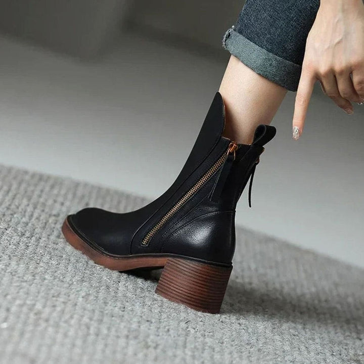 Botines de mujer con tacón ancho y cremallera lateral. Calzado urbano de otoño/invierno, muy cómodos.