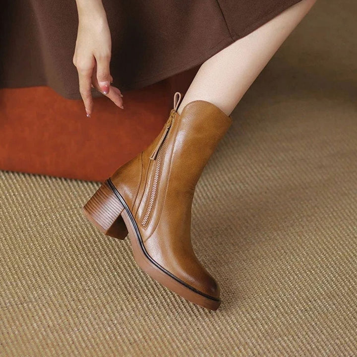 Botines de tacón ancho para mujer, versátiles y cómodos. Calzado de estilo urbano, perfecto para otoño e invierno.