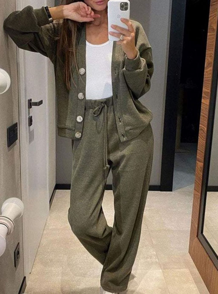 Conjunto de cárdigan con botones y pantalón ancho para mujer. Ideal para moda casual y loungewear cómoda.