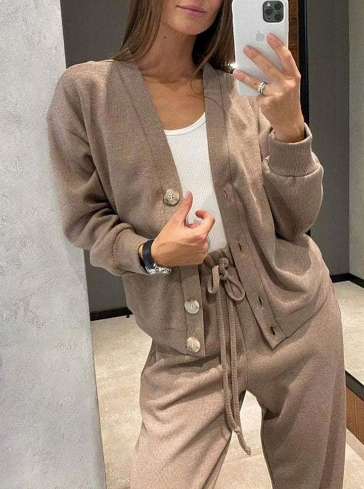 Set de cárdigan y pantalón ancho. Ropa cómoda de mujer para un look casual y versátil en cualquier ocasión.