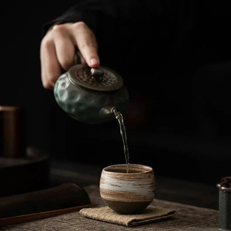 Gres artesanal: taza redonda para café o cualquier bebida, ideal para el hogar y utensilios.