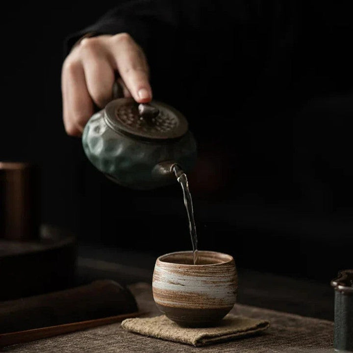 Gres artesanal: taza redonda para café o cualquier bebida, ideal para el hogar y utensilios.