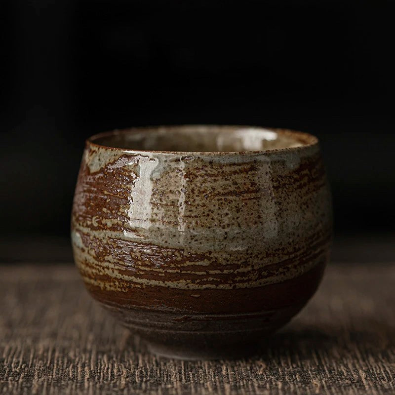 Taza de café artesanal redonda de gres. Utensilio de cocina sin asa para el hogar.