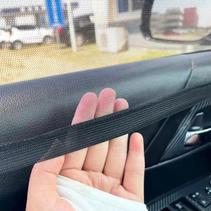 Accesorios de coche para viajes. Red antimosquitos y parasol. Aislamiento térmico y confort vehicular en verano.