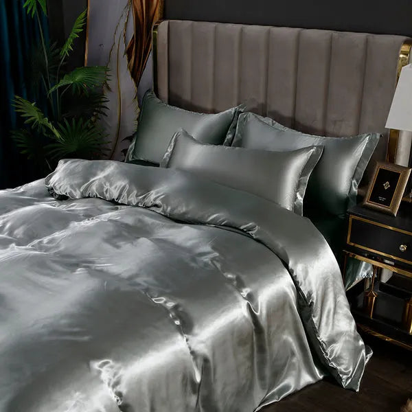 Conjunto de sábanas de seda 22 momme plegado. Lujo y elegancia en tu ropa de cama para el confort del hogar.