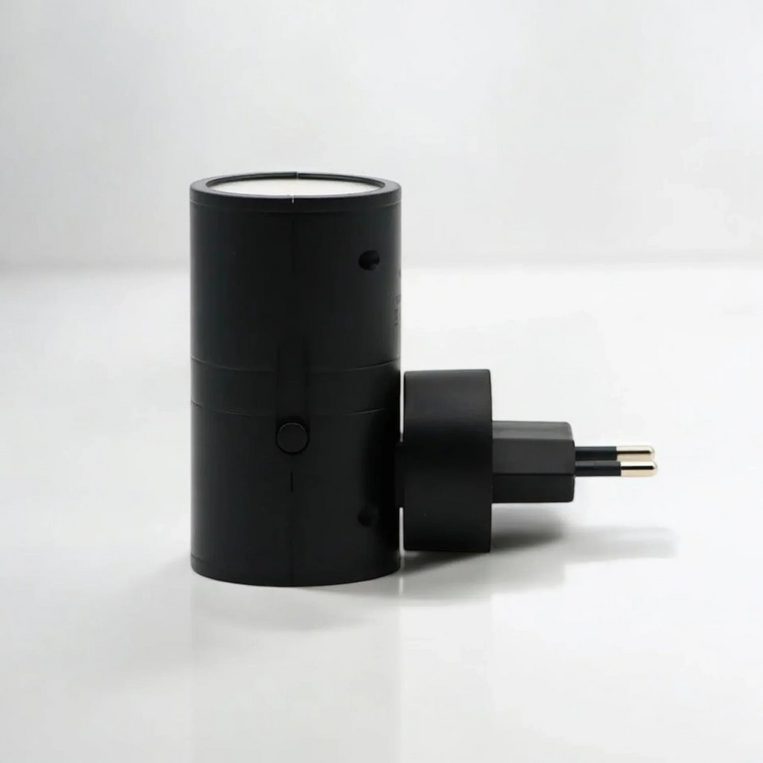 Lámpara LED de diseño moderno y minimalista, ideal para luz ambiente. Enchufable, blanco o negro, decora tu hogar.