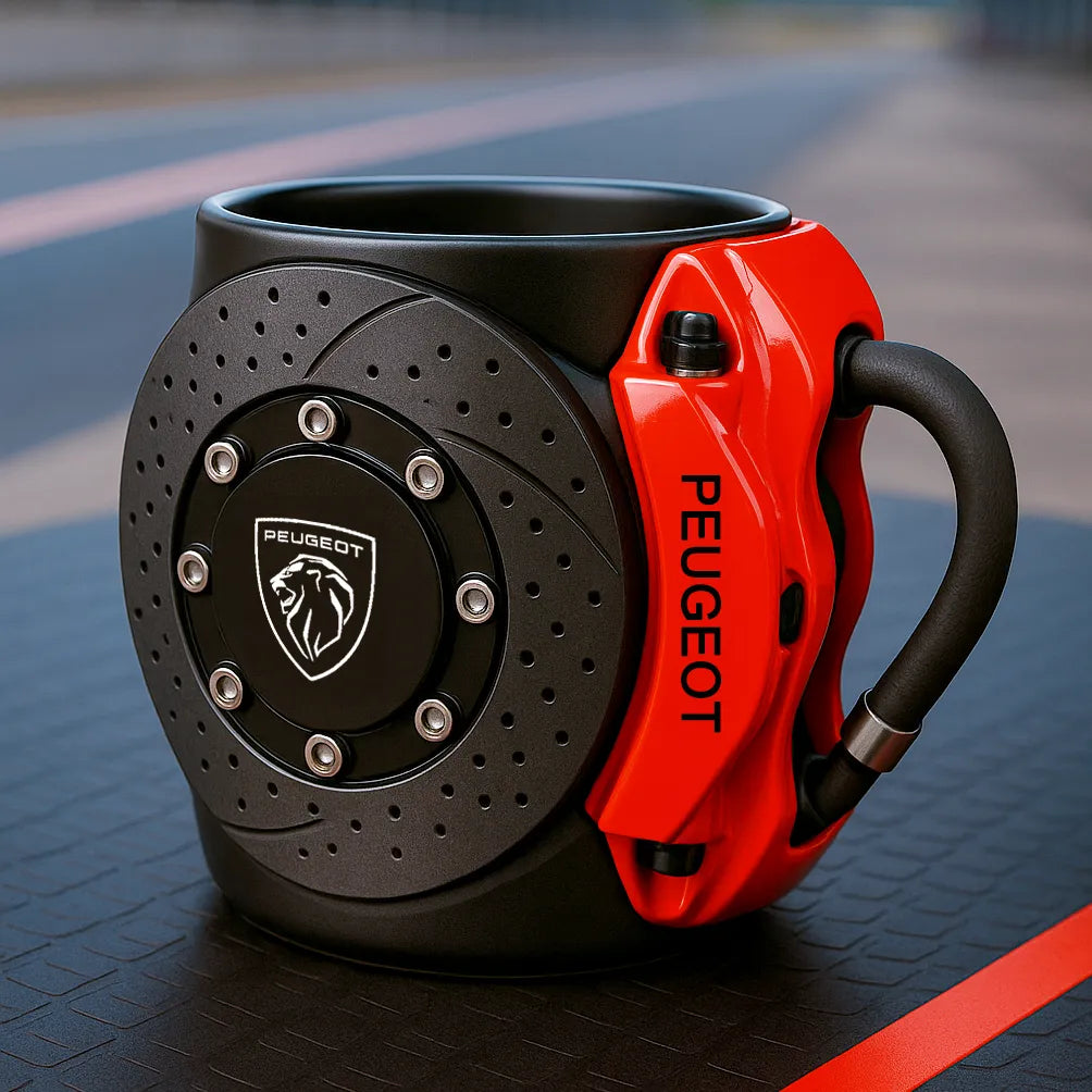 Taza innovadora con diseño de disco de freno para tu bebida favorita.