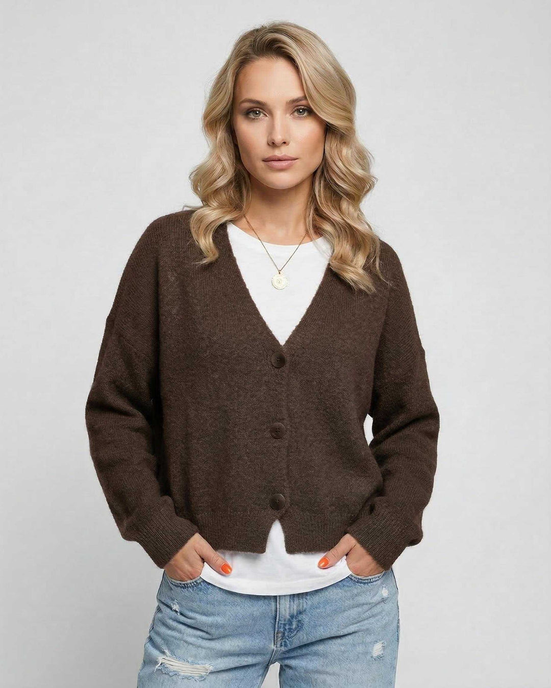 Cárdigan de mujer elegante color marrón, estilo atemporal para otoño-invierno, ideal para capas de lujo.