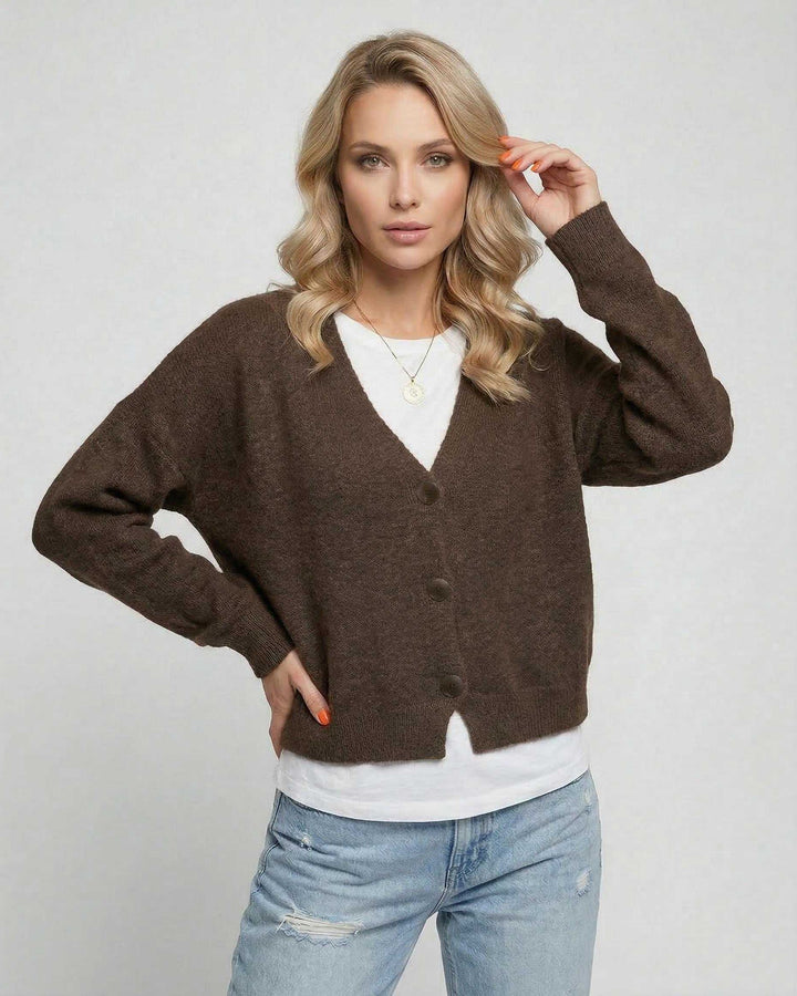 Cárdigan Terra versátil para mujer, combina estilo casual y ropa de oficina con tendencia en moda.