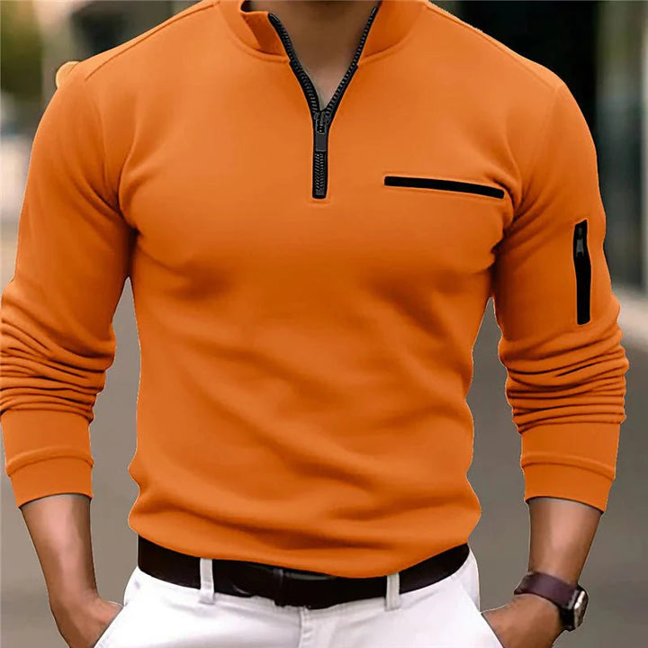 Suéter moderno para hombre con cremallera y bolsillo en el pecho. Manga larga, ideal para un look casual.
