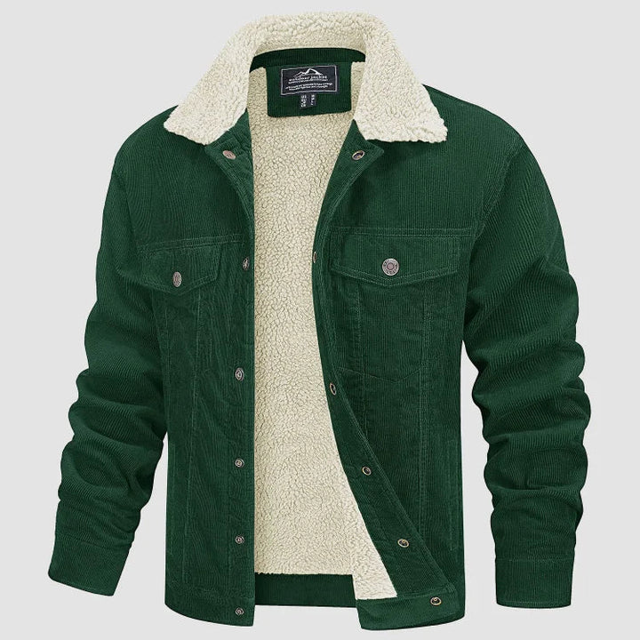 Detalle de chaqueta de pana marrón para hombre con suave forro de borreguito. Ideal para abrigo cálido de moda masculina.