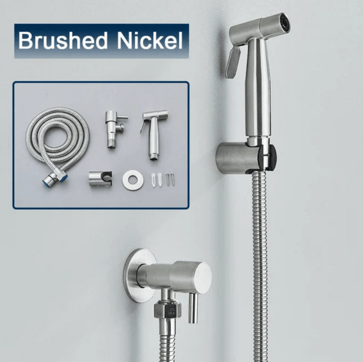 Accesorio bidet negro para WC, brinda frescura y confort; fácil instalación en hogar.