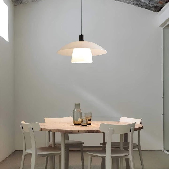 Lámpara colgante minimalista para techo de comedor o cocina, diseño moderno y luz cálida para el hogar.
