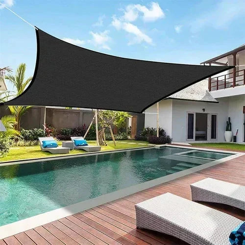 Toldo exterior resistente UV para jardín y terraza. Proporciona sombra y protección solar duradera.