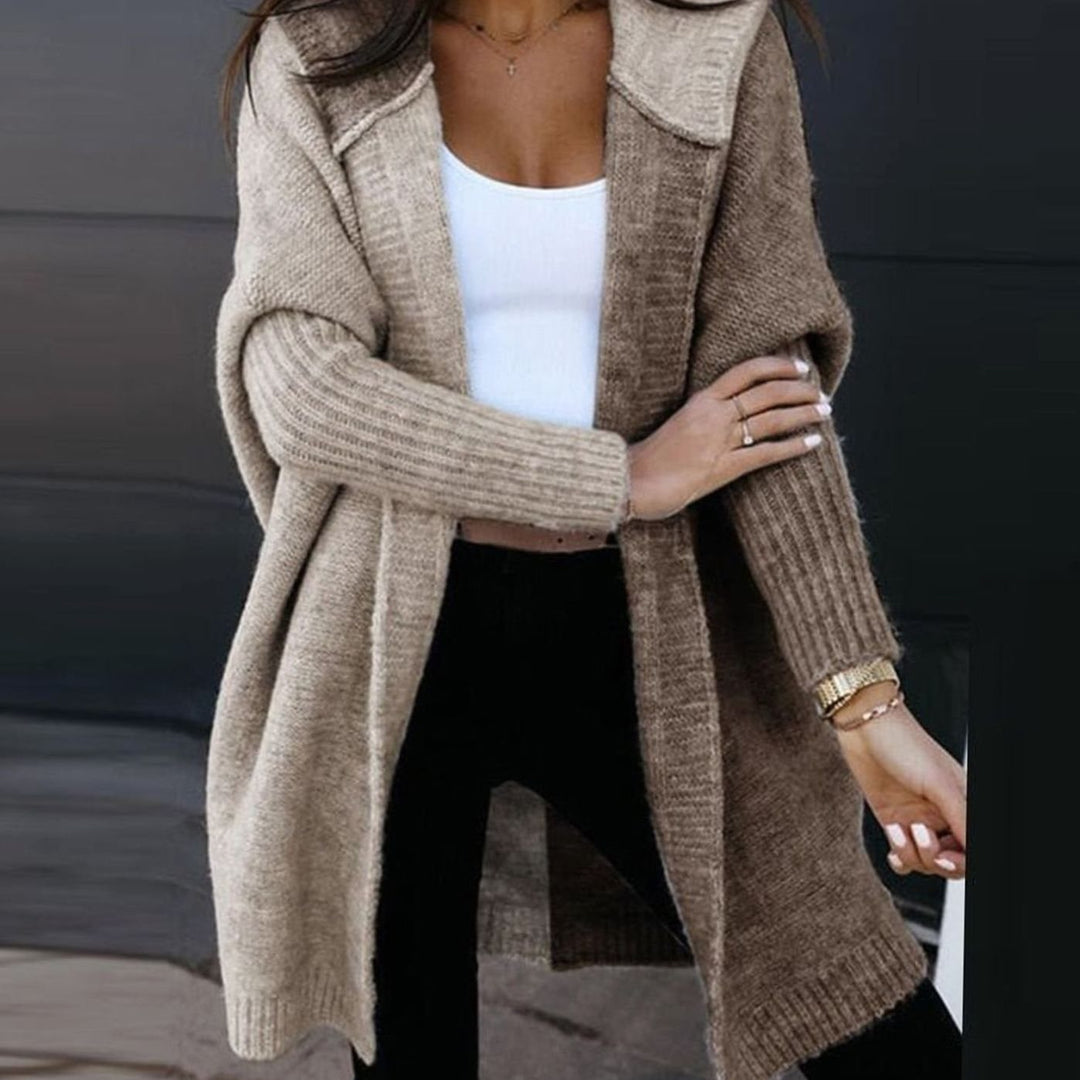 Cárdigan largo de punto abierto oversize para mujer, ideal como abrigo casual y cómodo de entretiempo.