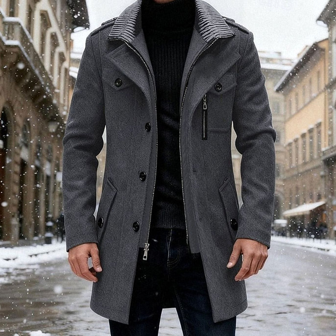 Abrigo cruzado de hombre, entallado y elegante, para entretiempo con doble botonadura. Ideal para smart casual.