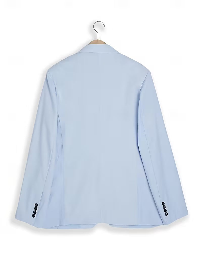 Traje slim fit formal de dos piezas para hombre. Ideal para bodas, graduaciones o reuniones de negocios importantes.
