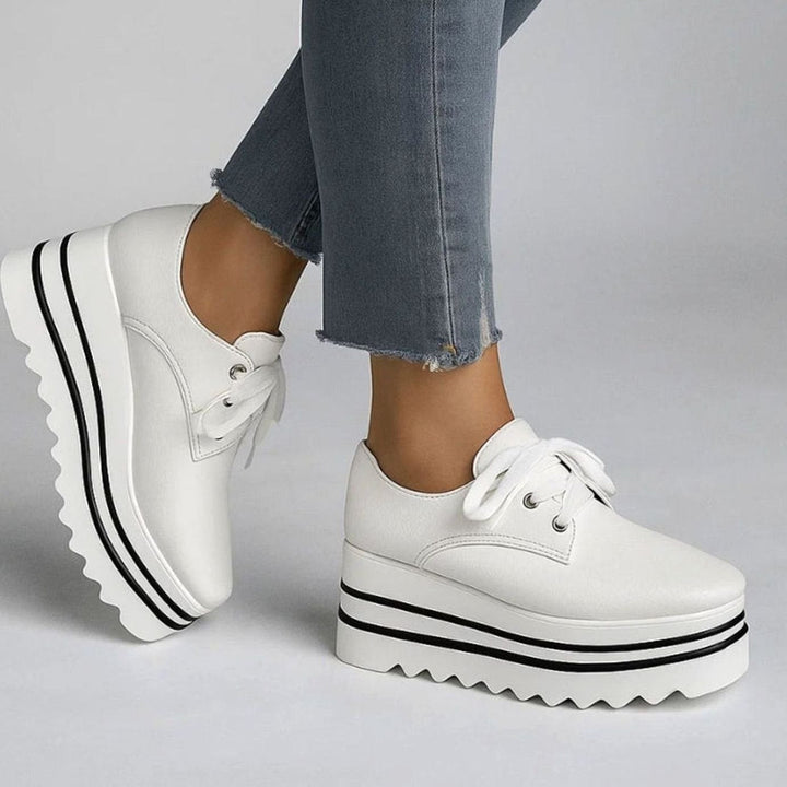 Zapatillas Oxford plataforma mujer, perfectas para un look urbano moderno y casual.
