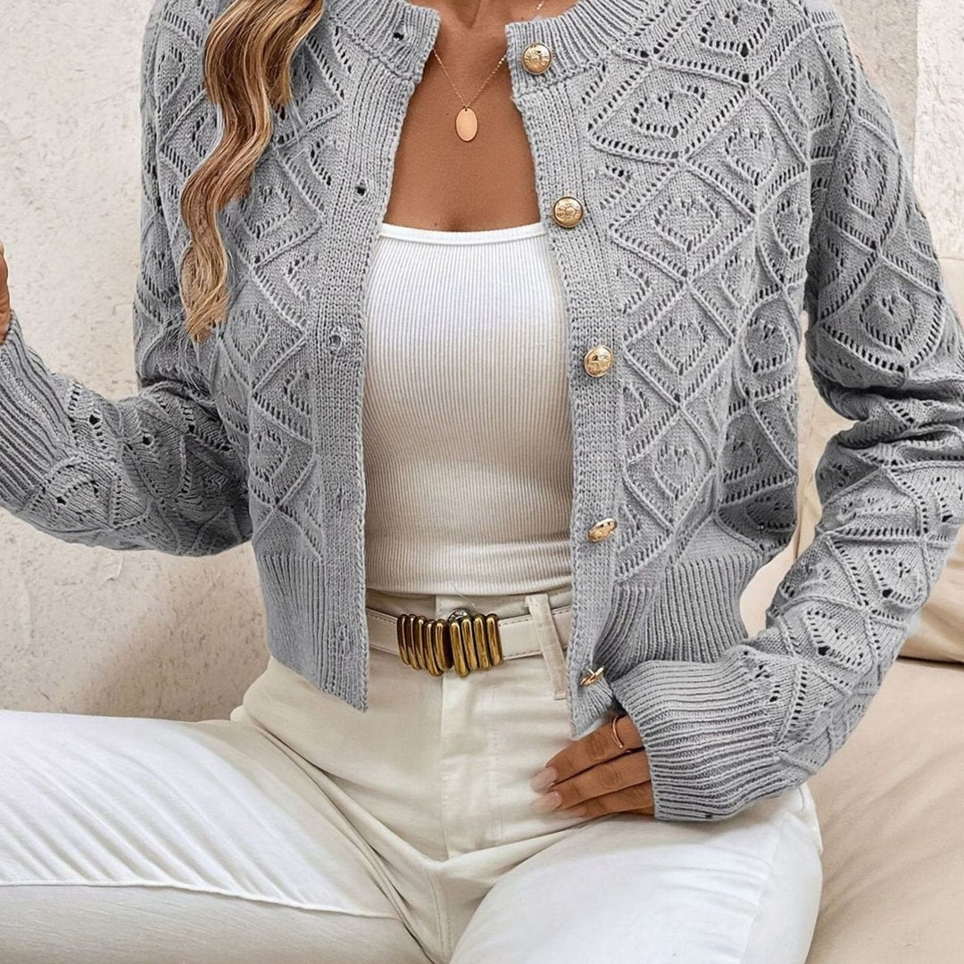 Cárdigan corto de punto diamante con diseño moderno y botones, esencial moda femenina.