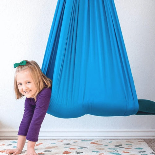 Hamaca terapéutica infantil para la calma y concentración. Recurso sensorial para niños con TDAH o autismo.