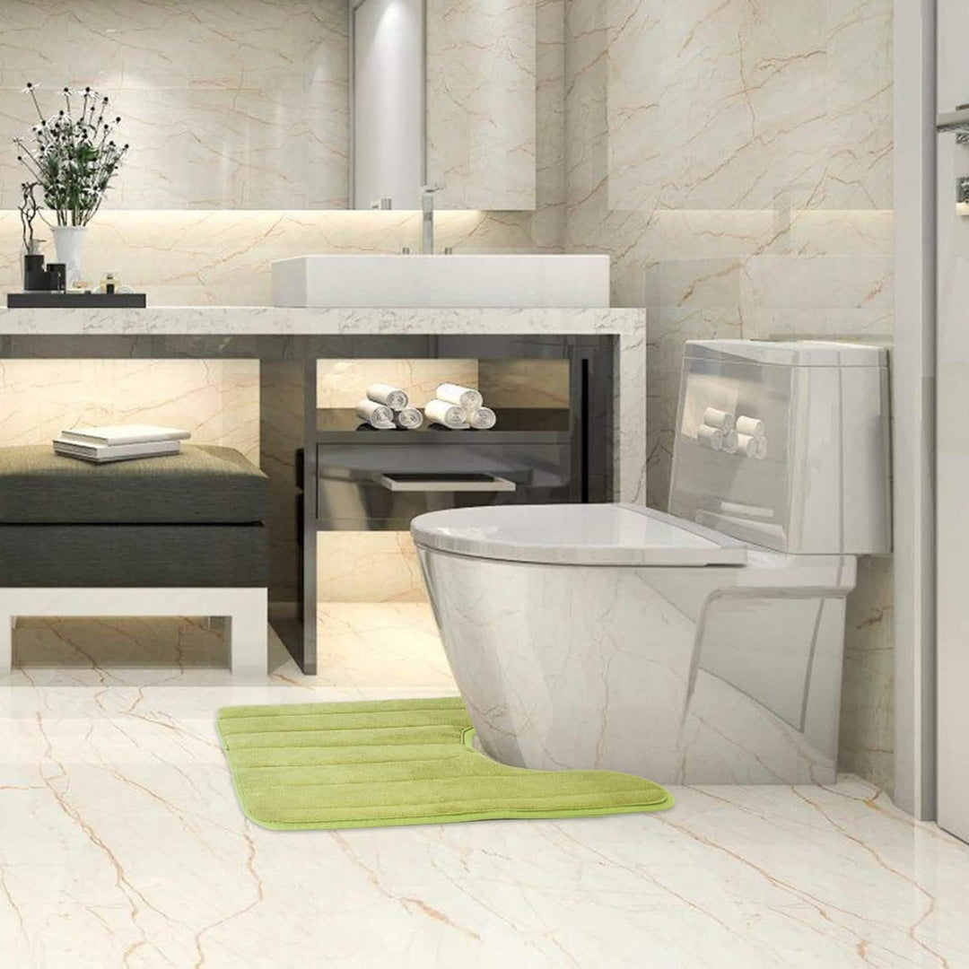 Alfombrilla antideslizante en U para baño, absorción y seguridad cerca del inodoro.