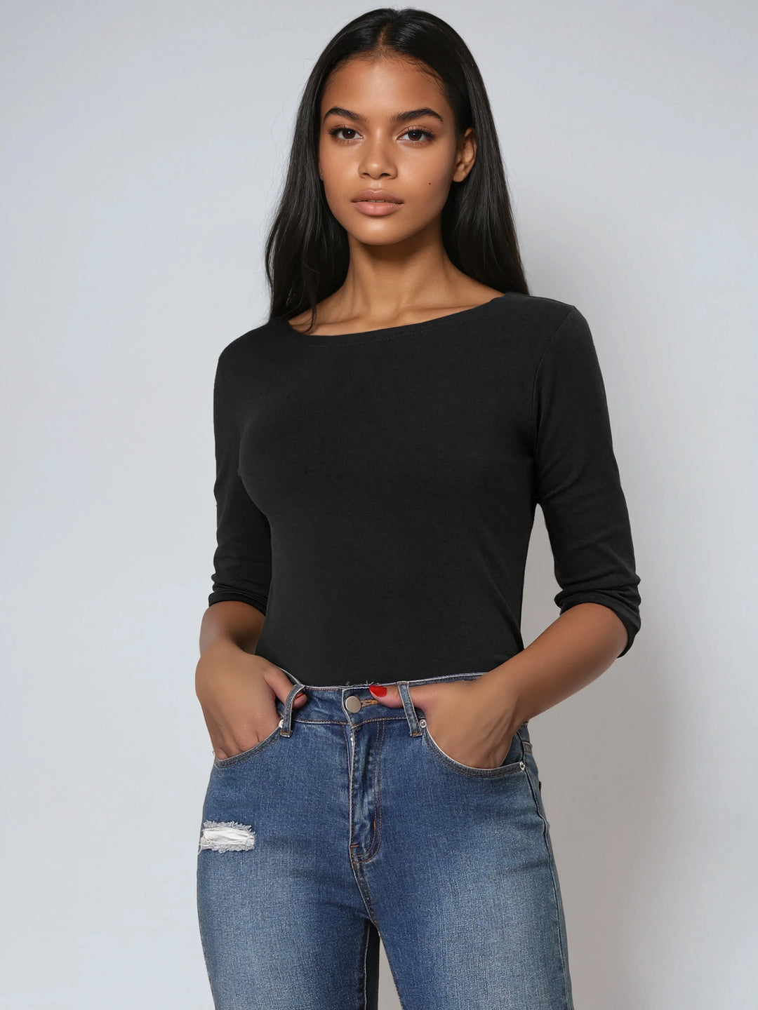 Camiseta LUNARA para mujer. Manga 3/4 y cuello redondo. Elegancia y confort diario.