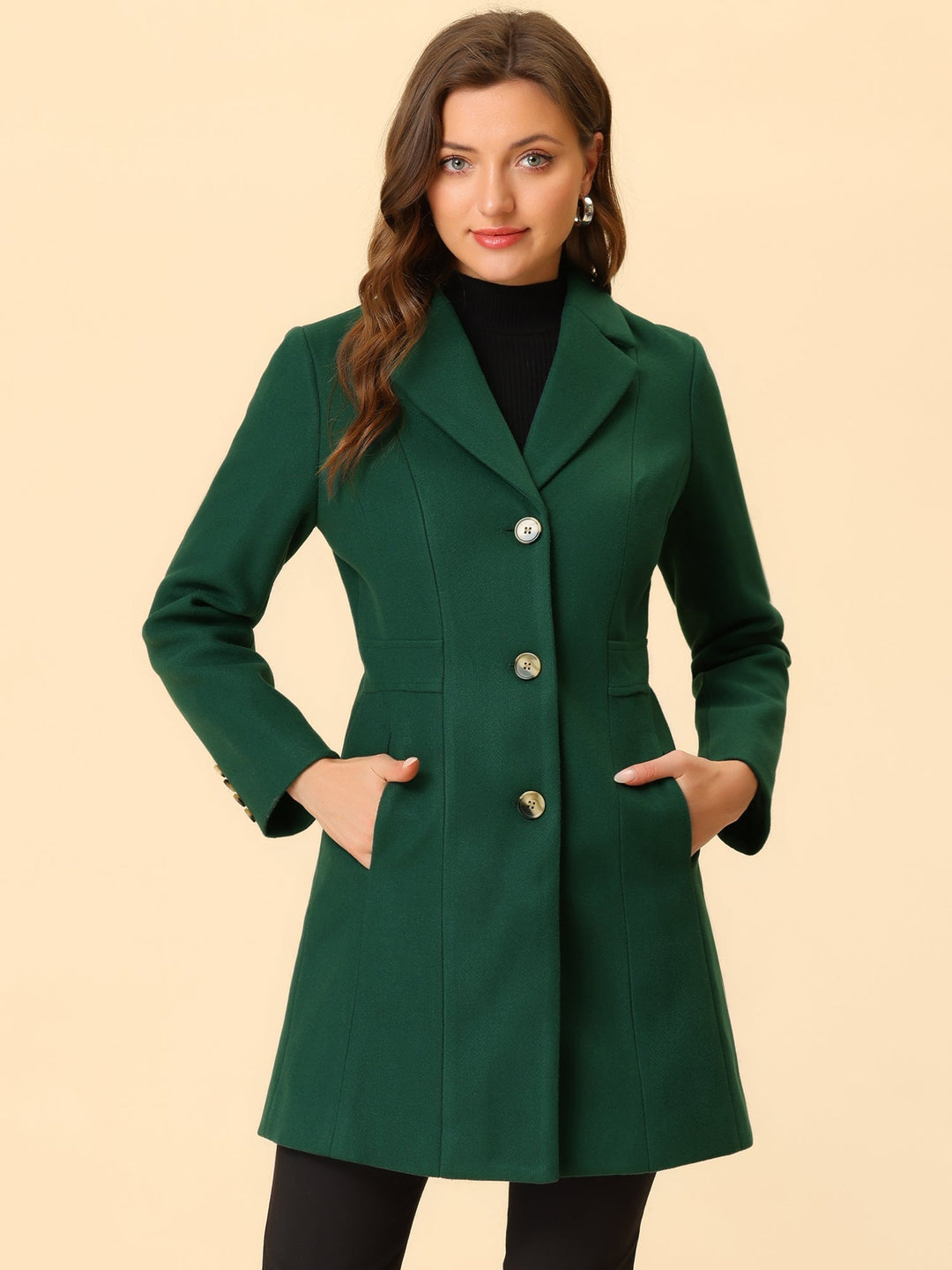 Abrigo de invierno clásico para mujer, largo, con botones y toque moderno.