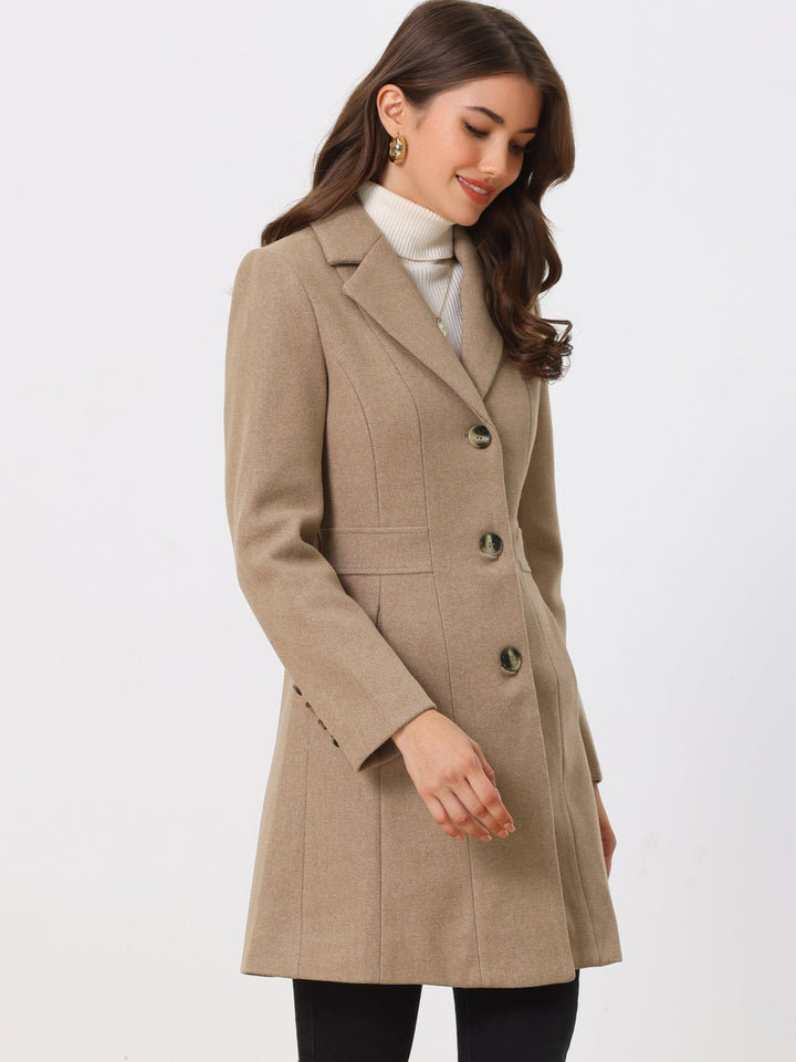 Elegante abrigo largo de invierno para mujer, sofisticado y atemporal.