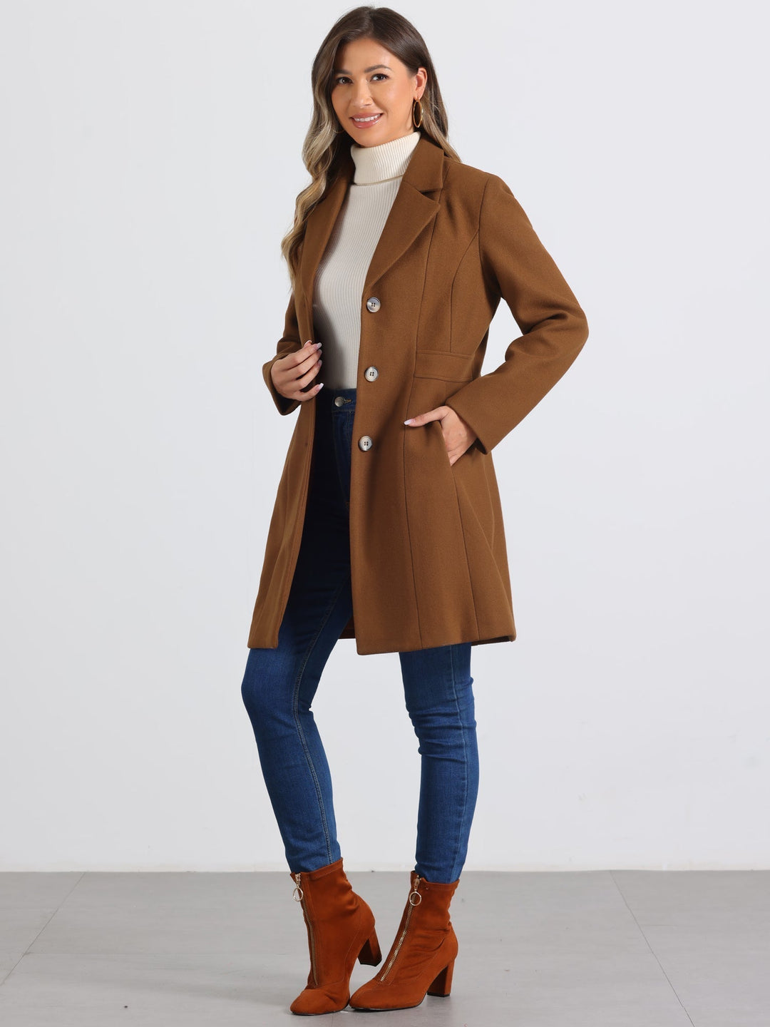 Abrigo de invierno para mujer, largo, cálido y con botones decorativos.