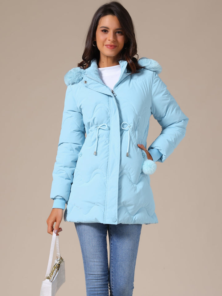 Abrigo de invierno para mujer, acolchado y con capucha, un esencial de moda.