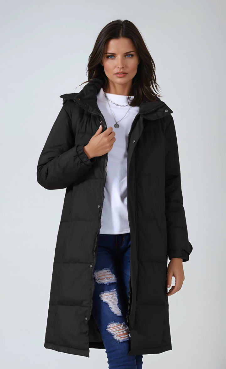 Abrigo acolchado largo de invierno para mujer con capucha, estilo elegante y moderno.