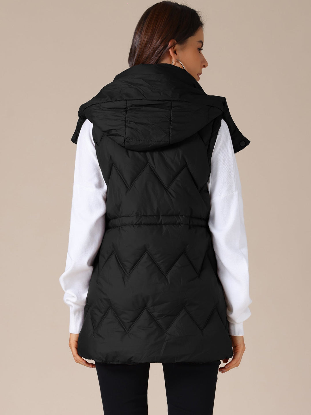 Chaleco acolchado mujer KALMORA, diseño largo y moderno con capucha.