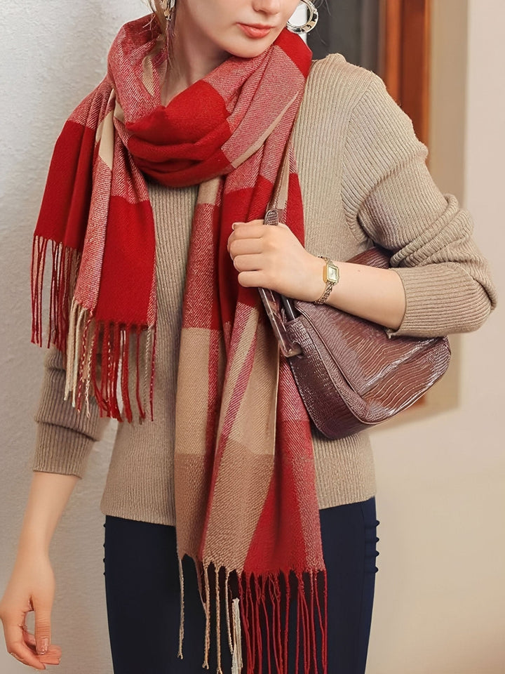 Accesorio de moda: bufanda de mujer a cuadros, suave y cálida, perfecta para el invierno.